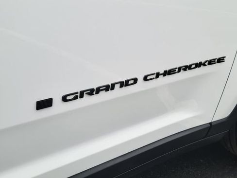 Used 2023 Jeep Grand Cherokee L Limited w/ Black Appearance Package image 34