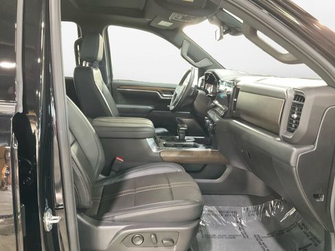 Used 2025 Chevrolet Silverado 1500 High Country w/ Midnight Edition AWD/4WD image 15