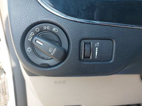 Used 2019 Dodge Grand Caravan SXT FWD image 22