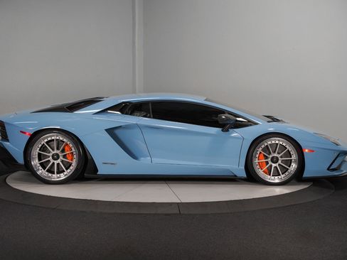 Used 2018 Lamborghini Aventador S image 10