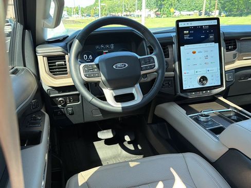 Used 2024 Ford Expedition Limited RWD image 19
