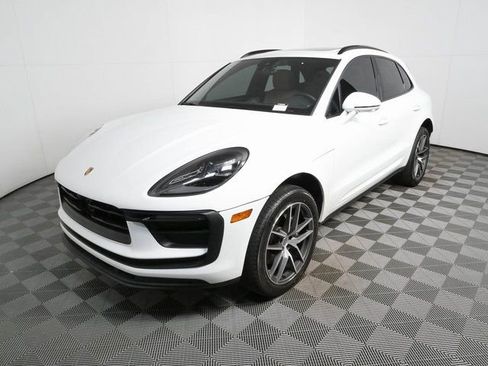 Certified 2024 Porsche Macan w/ Premium Plus Package AWD/4WD image 1