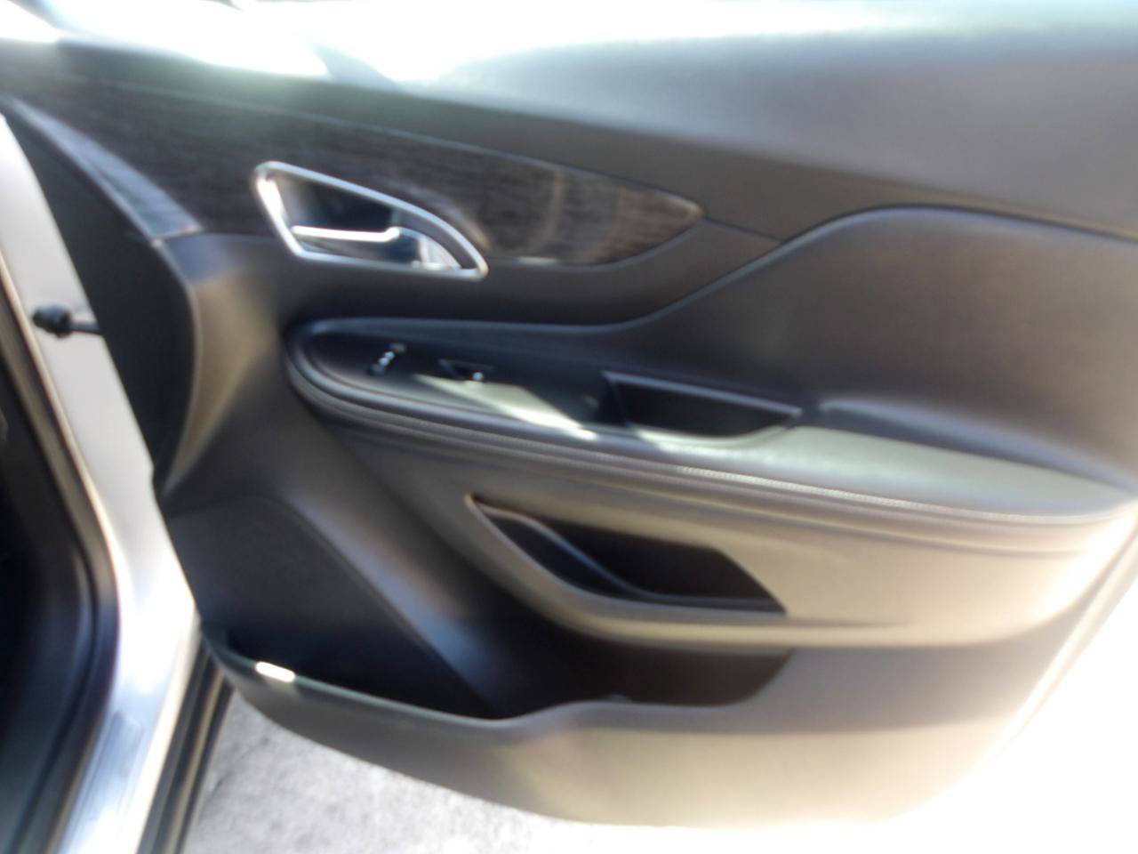 Used 2015 Buick Encore FWD image 9
