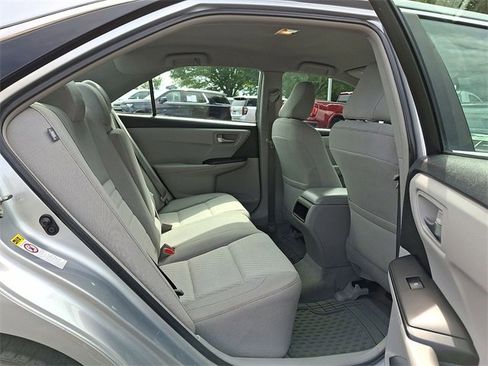 Used 2016 Toyota Camry image 23
