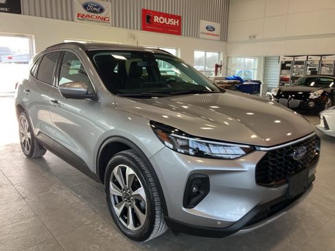 Used 2024 Ford Escape Platinum image 3