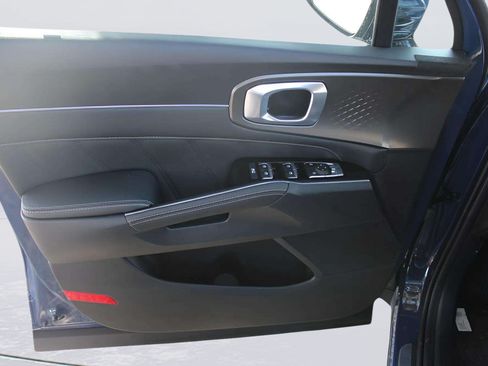 Used 2025 Kia Sorento SX FWD image 16