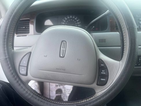 Used 1998 Lincoln Town Car Executive image 19