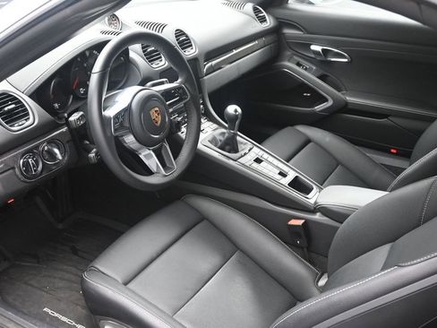 Used 2024 Porsche 718 Boxster RWD image 6