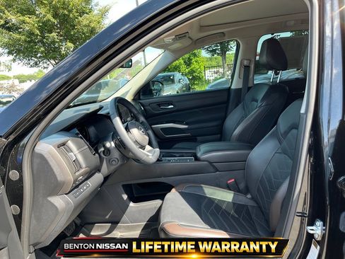 Used 2024 Nissan Pathfinder Platinum w/ Cargo Package FWD image 10