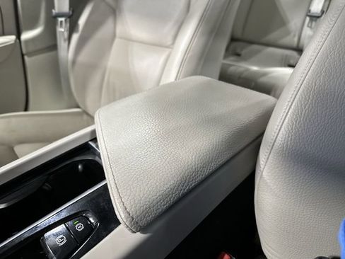 Used 2022 Volvo S60 B5 Momentum image 27