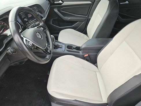 Used 2019 Volkswagen Jetta R-Line image 12