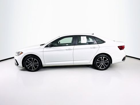 Used 2025 Volkswagen Jetta Sport image 4