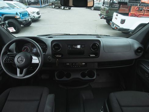 Used 2021 Mercedes-Benz Sprinter 2500 image 13