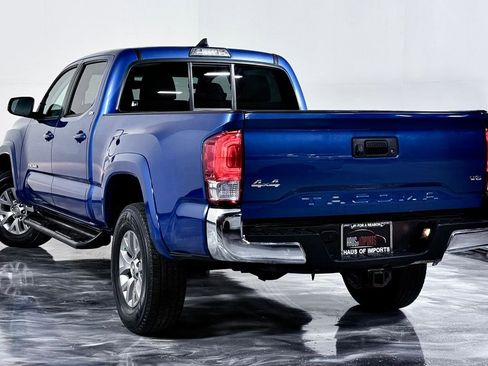 Used 2016 Toyota Tacoma SR5 w/ SR5 Appearance Package (SN) image 9