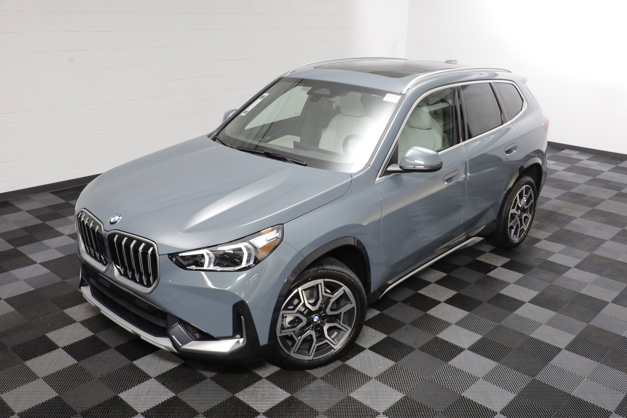 New 2027 BMW X1 xDrive28i AWD/4WD image 2
