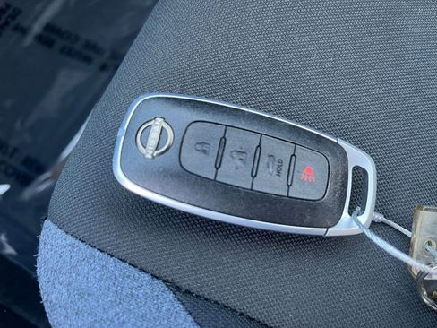 Used 2025 Nissan Versa SV FWD image 21