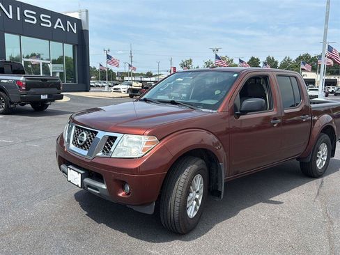Used 2016 Nissan Frontier SV w/ SV Value Truck Package AWD/4WD image 3