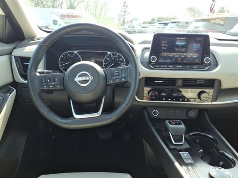 Used 2023 Nissan Rogue SV w/ SV Premium B Package image 17