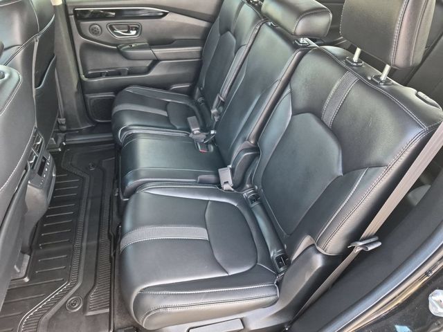 Used 2024 Honda Pilot Touring image 18