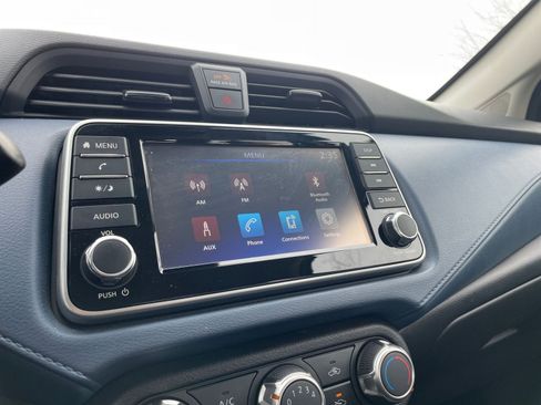 Used 2025 Nissan Versa SV image 20