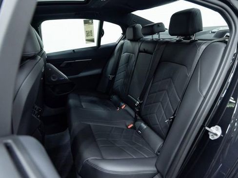 New 2026 BMW 540i xDrive w/ Executive Package image 25