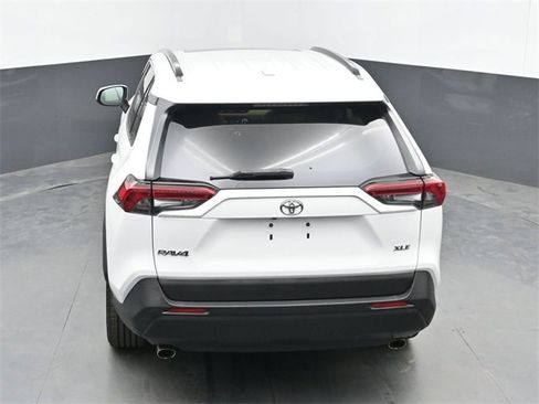 Used 2019 Toyota RAV4 XLE Premium image 41