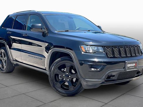 Used 2018 Jeep Grand Cherokee Laredo AWD/4WD image 3