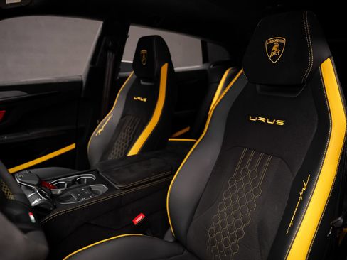 Used 2024 Lamborghini Urus Performante AWD/4WD image 67