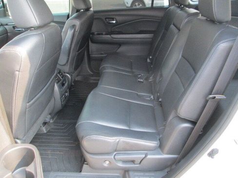 Used 2017 Honda Pilot Touring image 6