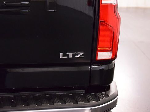 Used 2024 Chevrolet Silverado 2500 LTZ w/ LTZ Convenience Package AWD/4WD image 15
