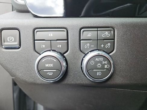 New 2026 GMC Sierra 2500 SLE w/ SLE Value Package; image 12