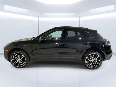 Used 2025 Porsche Macan image 10