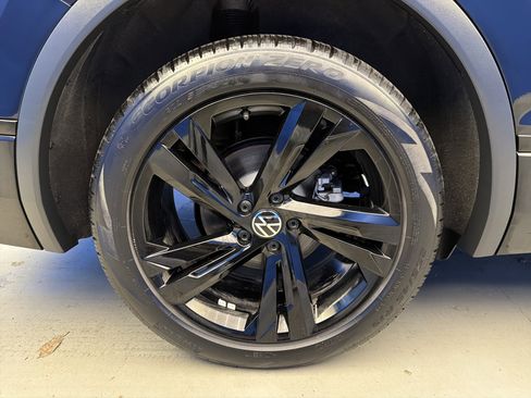 Certified 2024 Volkswagen Tiguan SE R-Line image 9