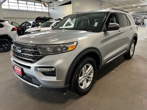 Used 2023 Ford Explorer XLT w/ Equipment Group 202A AWD/4WD image 7