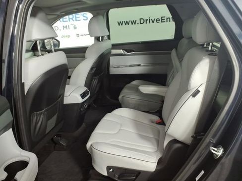 Used 2025 Hyundai Palisade SEL image 8