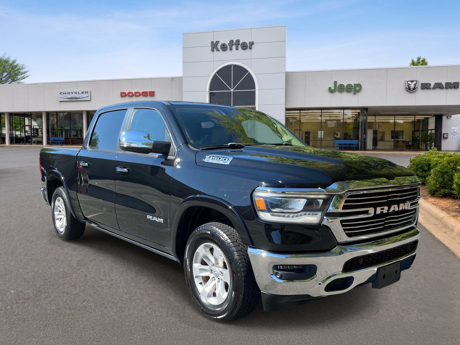 Used 2019 RAM 1500 Laramie AWD/4WD image 3
