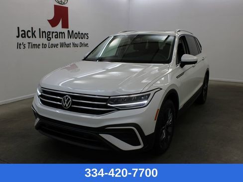 Certified 2023 Volkswagen Tiguan SE w/ Panoramic Sunroof Package image 1