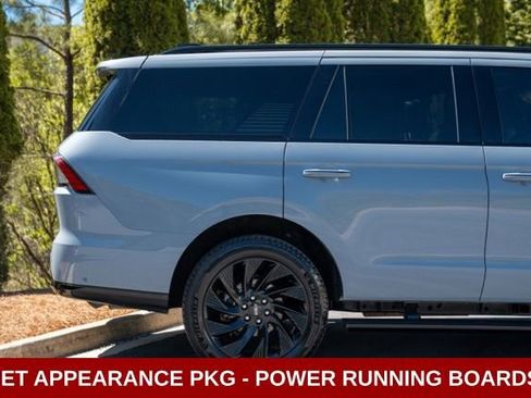 Used 2025 Lincoln Navigator Reserve w/ Jet Appearance Package AWD/4WD image 13
