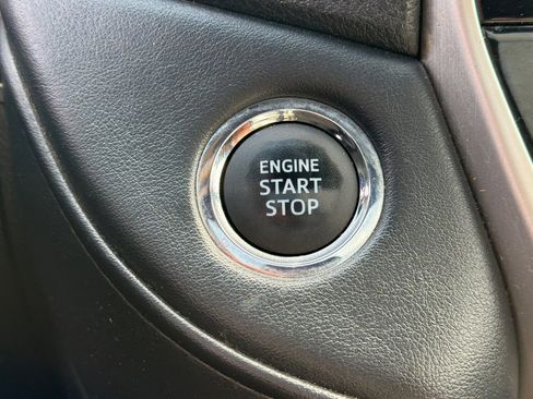 Certified 2018 Toyota Land Cruiser image 23