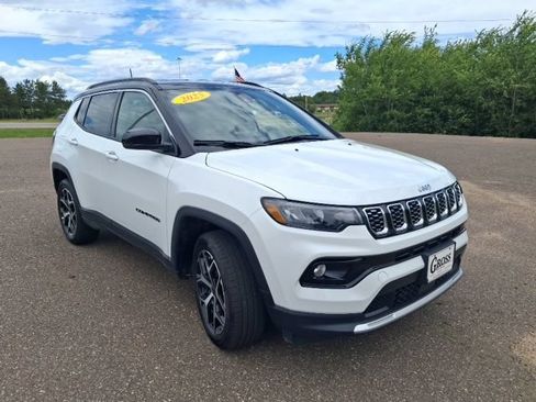 Used 2025 Jeep Compass Limited AWD/4WD image 2