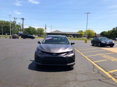 Used 2022 Toyota Camry LE AWD/4WD image 5