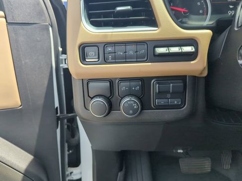 Used 2021 Chevrolet Suburban Premier w/ Premium Package RWD image 19