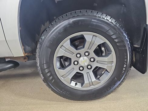 Used 2017 Chevrolet Suburban LT w/ Luxury Package AWD/4WD image 41