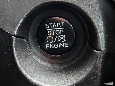 Used 2016 Jeep Renegade Sport w/ Power & Air Group FWD image 9