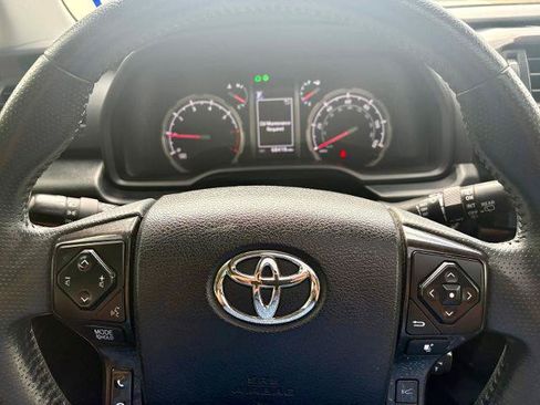 Used 2022 Toyota 4Runner TRD Off-Road Premium w/ Moonroof Package AWD/4WD image 16