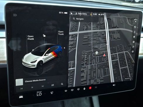 Used 2023 Tesla Model 3 Standard Range image 19