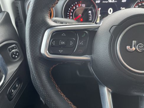 Used 2022 Jeep Gladiator Mojave w/ Auxiliary Switch Group image 18