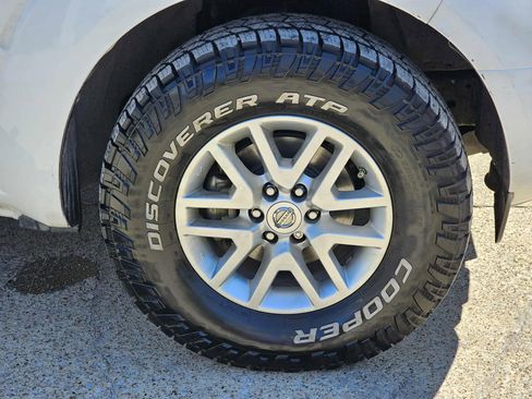 Used 2014 Nissan Frontier SV image 27