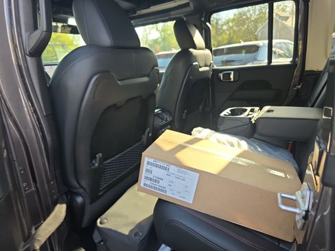 New 2025 Jeep Wrangler Unlimited Rubicon image 15