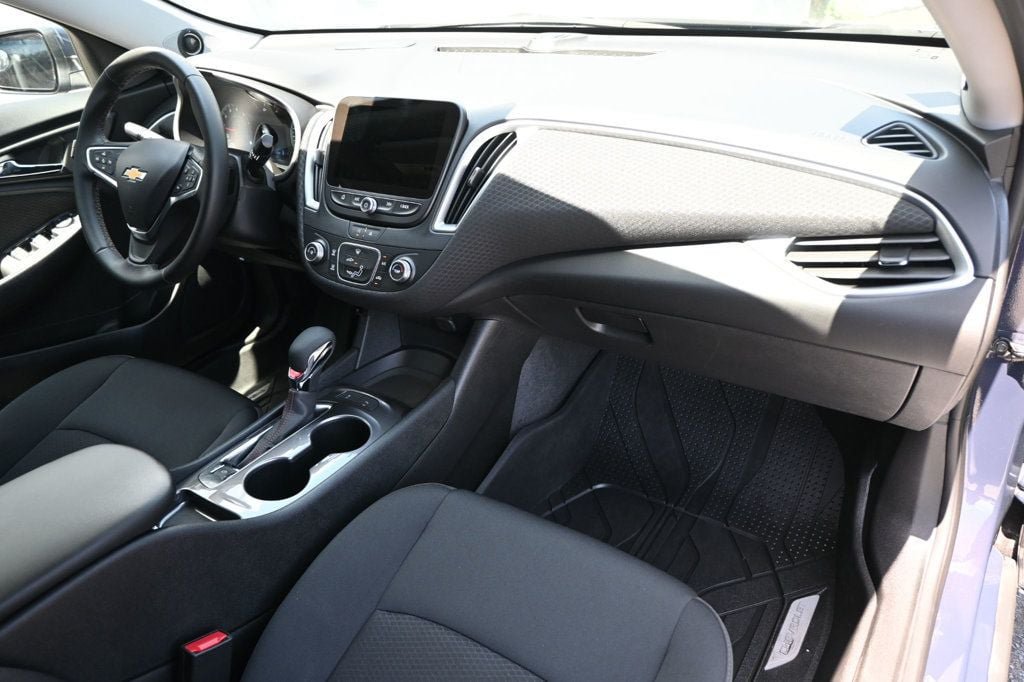 Used 2025 Chevrolet Malibu RS FWD image 9